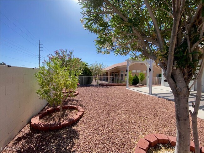 Building Photo - 10420 Villa Ridge Dr