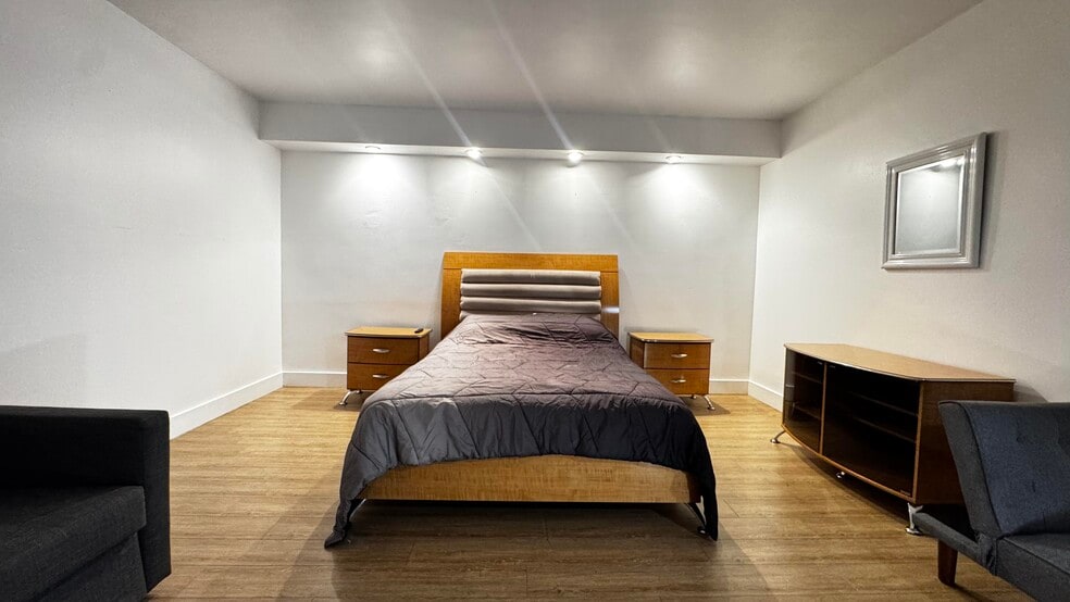 Building Photo - 999 Brickell Bay Dr