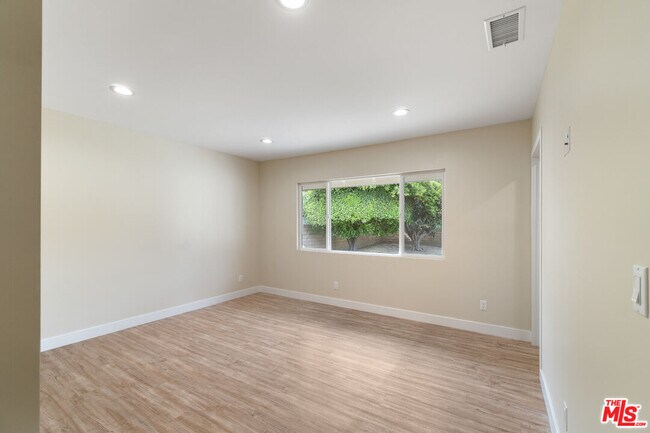 Building Photo - 17633 Nordhoff St