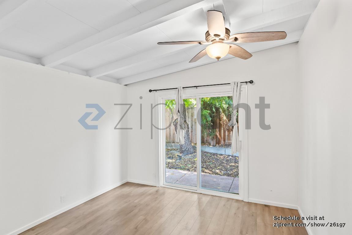 Building Photo - 499 Pebble Dr