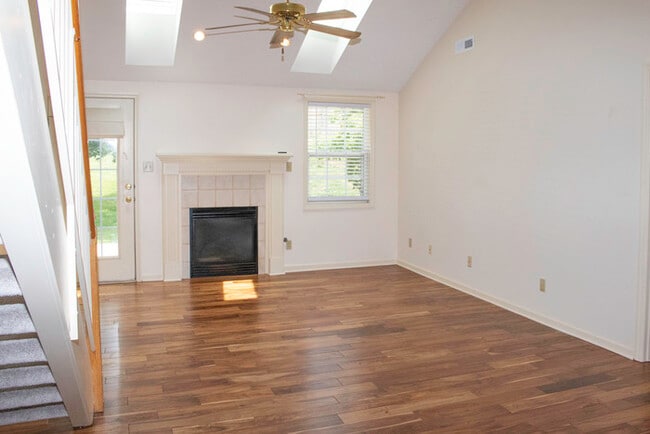 Building Photo - Updated 2BR 2.5BA Home w/ Lake Access • New Countertops • Patio in Farragut