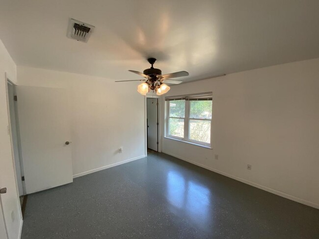 Building Photo - 1122 Rhonda Lee St