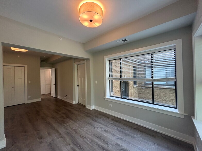 Building Photo - 1000 Crain St