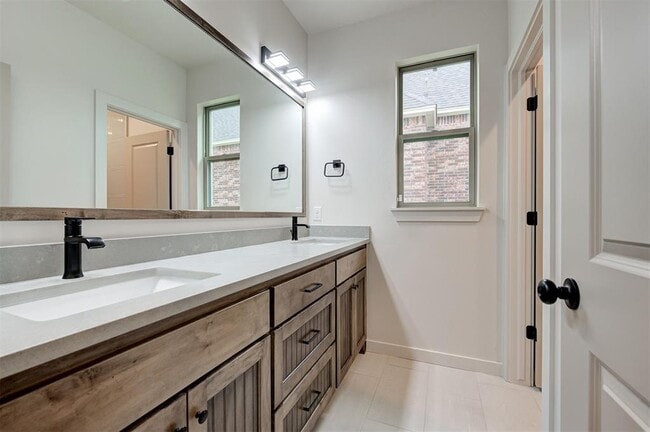 Building Photo - 4616 Maple Rdg Dr