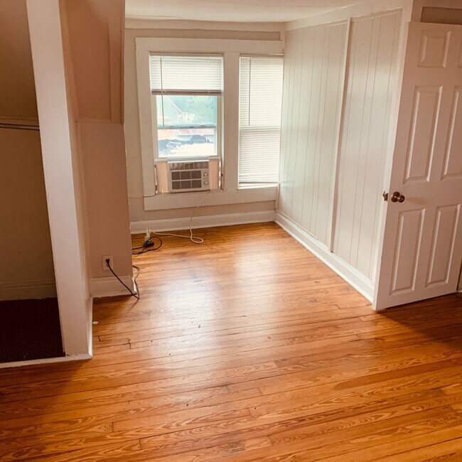 Building Photo - 2900 Enoch Ave