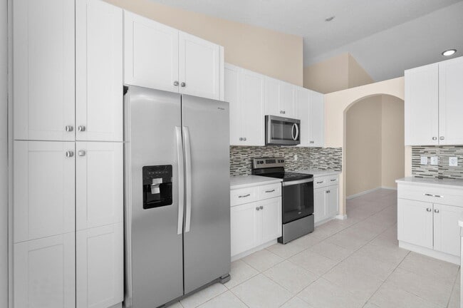 Building Photo - 6980 SE Twin Oaks Cir