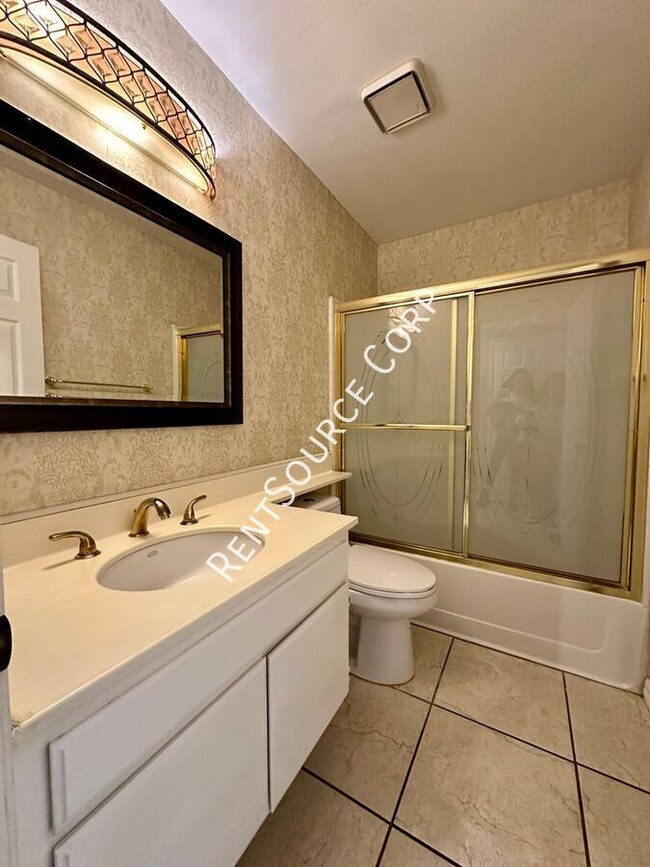 Building Photo - 3 Bedroom (2 Masters), 3 Full Bath House f...