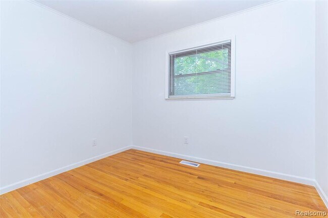 Building Photo - 7580 Thornwood St