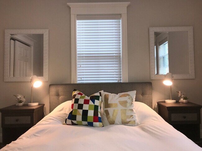 Building Photo - 810 Broadway-SI ID1511377P