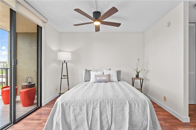 Building Photo - Spacious Studio in Makiki Plaza Available now!