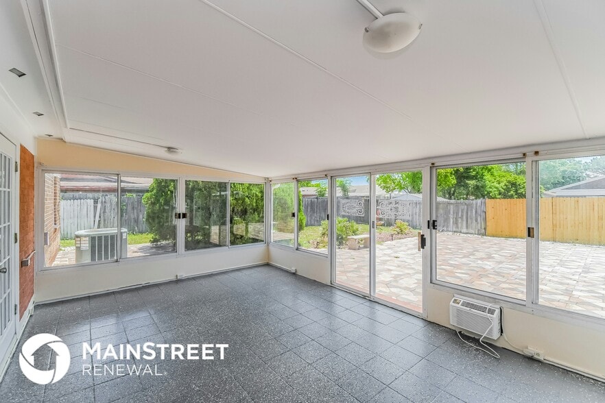 Building Photo - 11848 Minford Cir S