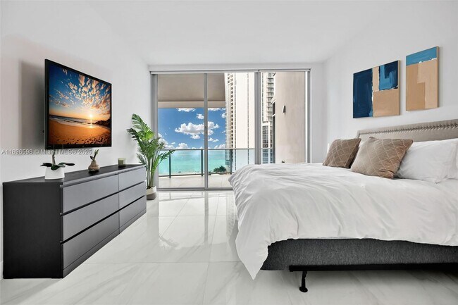Building Photo - 17550 Collins Ave