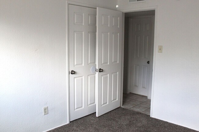 Building Photo - Cute Home for Rent South Bakersfield Cul De Sac