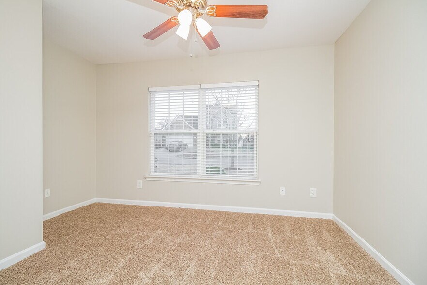 Building Photo - 406 Birdstone Dr