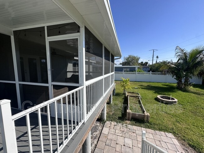 Building Photo - 354 5th St Ct E