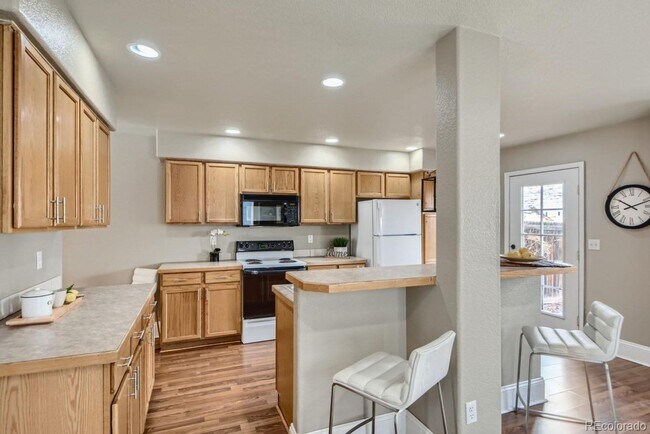 Building Photo - Fantastic 3 bed, 2.5 bath Townhome in Univ...