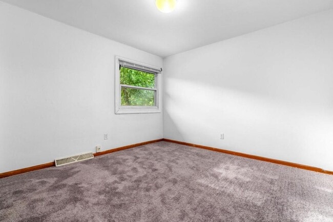 Building Photo - 4321 Britta Dr, Unit 1
