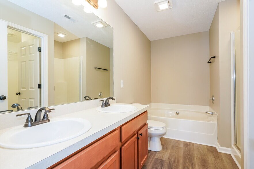 Building Photo - 613 Blossom Hill Dr