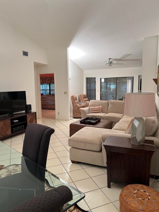 Building Photo - 10555 Garden Palm Ct