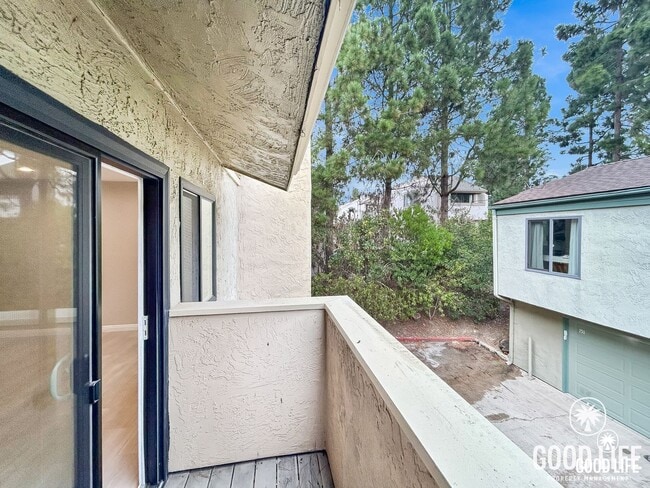 Building Photo - Beautiful 3B/2.5BA W/ Attached 2 Car Garage, A/C, & W/D in La Jolla!