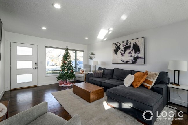 Building Photo - 3070 E 7070 S