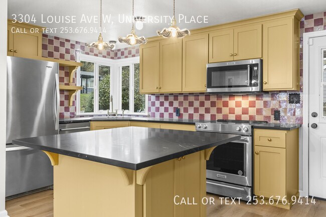 Building Photo - 3304 Louise Ave W