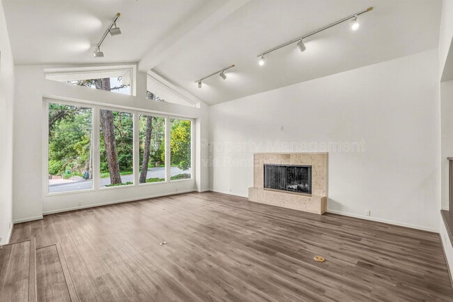 Building Photo - 4083 Sunset Ln