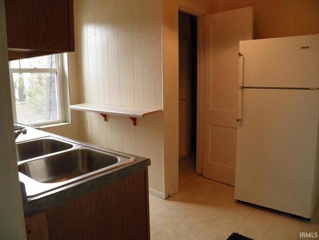 Building Photo - 420 1/2 W 2nd Street Unit 2W