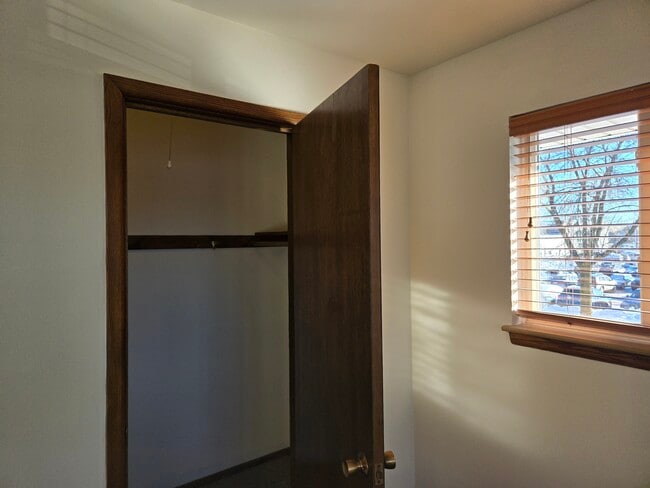 BR walk in closet - 2370 S 107th St