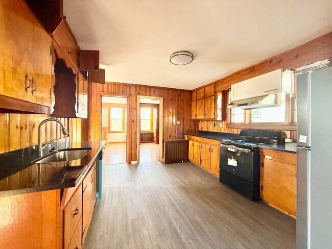 Building Photo - 15-24-24 125th St