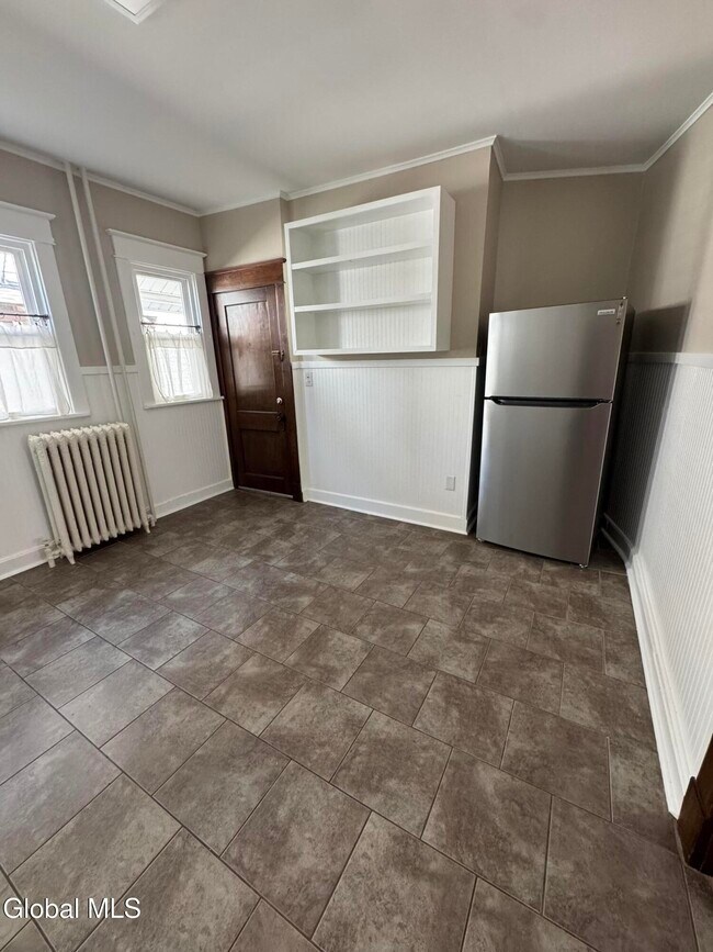 Building Photo - 663 Hudson Ave