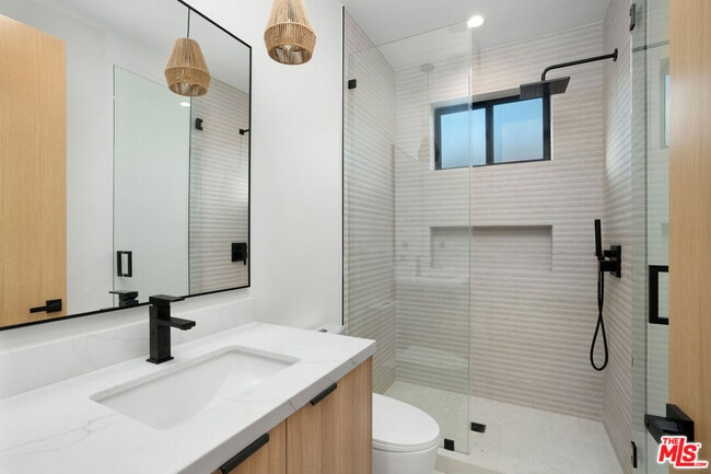 Building Photo - 5656 Winnetka Ave