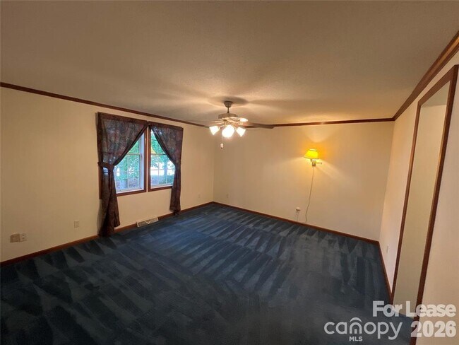 Building Photo - 447 Kemp Rd