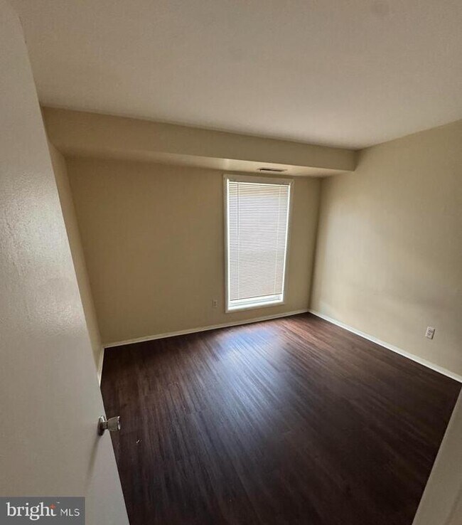 Building Photo - 11919 Parklawn Dr