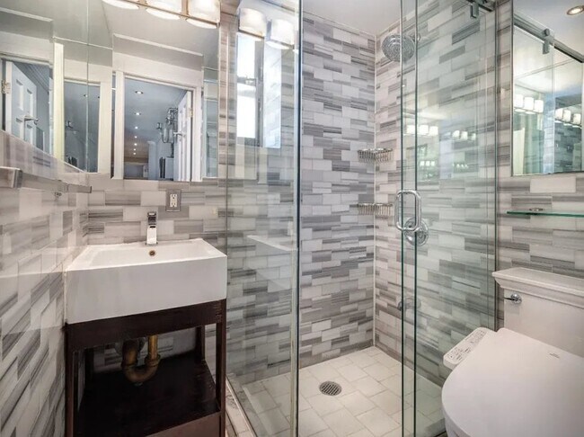 Building Photo - 166 Mulberry St