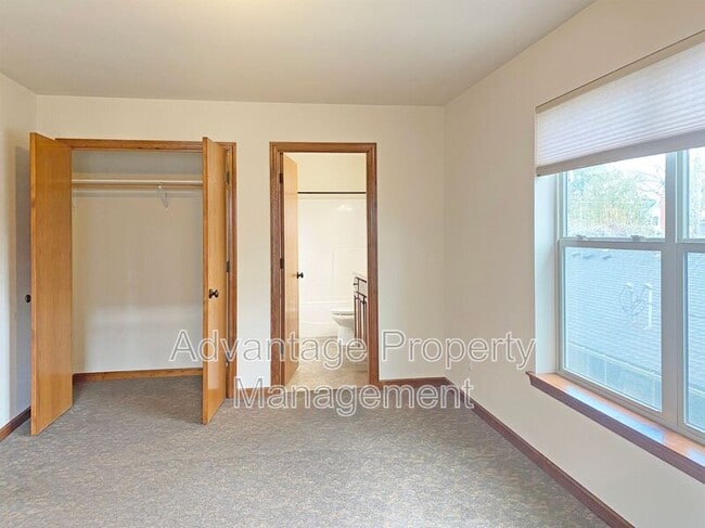 Building Photo - 1645 NW Kings Blvd