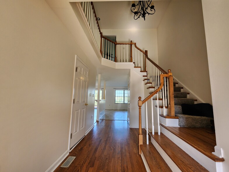 Building Photo - 513 Northstar Dr