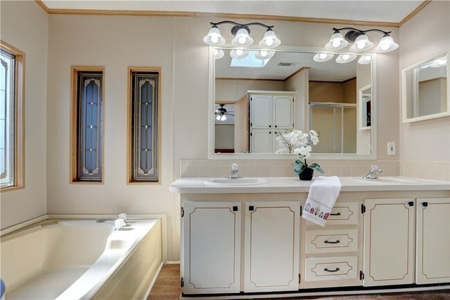 Building Photo - 561 Dolphin Cir