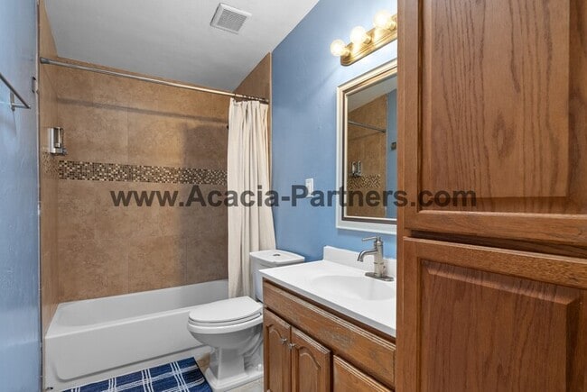 Building Photo - Two Bedroom Home with Guest House