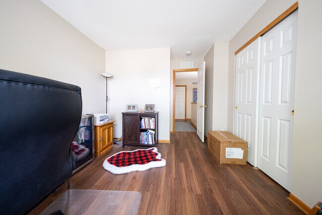 Building Photo - 1747 Countryside Dr
