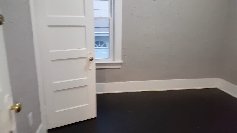 Building Photo - 126 Lisbon Ave