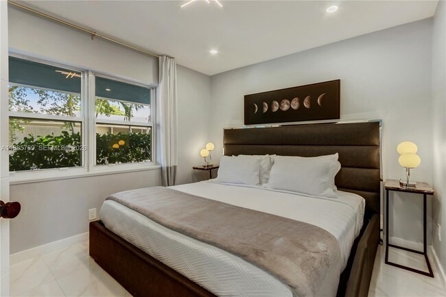 Building Photo - 2302 Taylor St