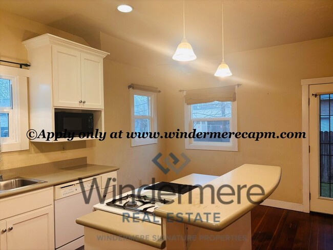 Building Photo - Cozy 2-Bed, 1-Bath Gem in Alhambra Triangl...