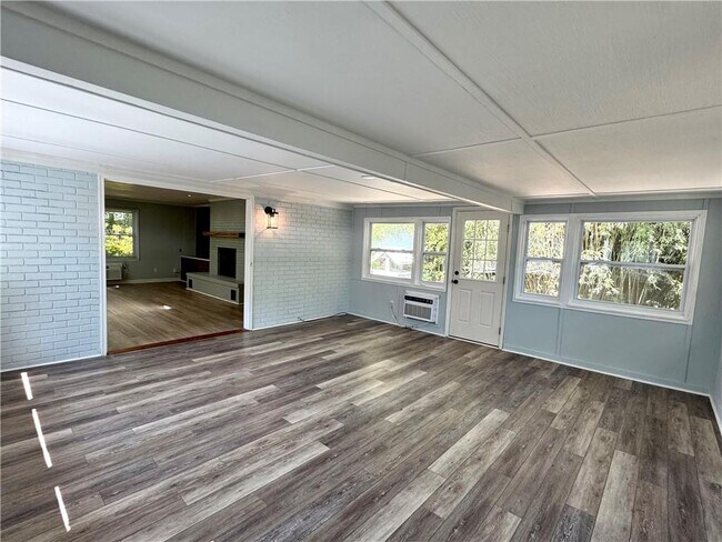 Building Photo - 3120 Willow Ave