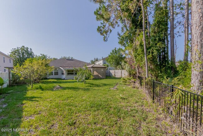 Building Photo - 8985 Redtail Dr