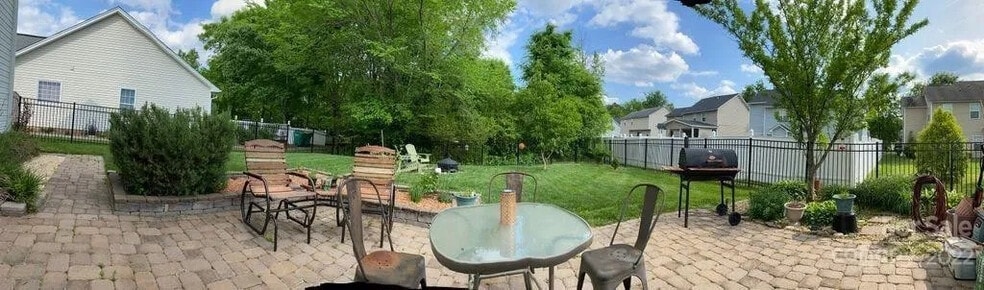 Building Photo - Room in House on Meadowcreek Village Dr