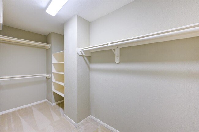 Building Photo - 6114 Breezy Hollow Ln