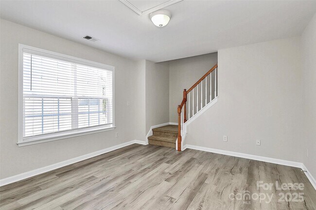 Building Photo - 2108 Oakcliffe Ct