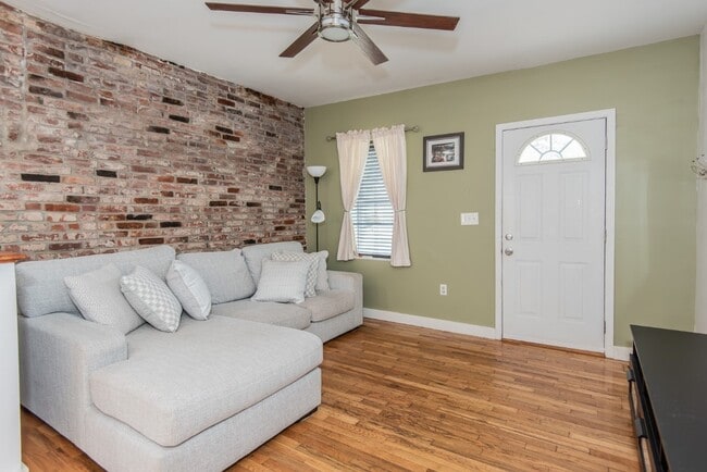 Building Photo - 4048 Walsh St