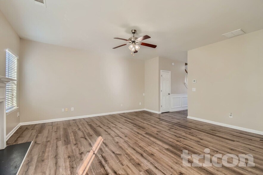 Building Photo - 30 Silver Willow Walk